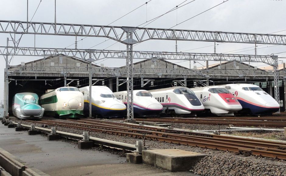 1200px-jr_east_shinkansen_lineup_at_niigata_depot_201210